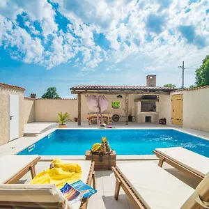 https://house-eleonora.in-istria.net